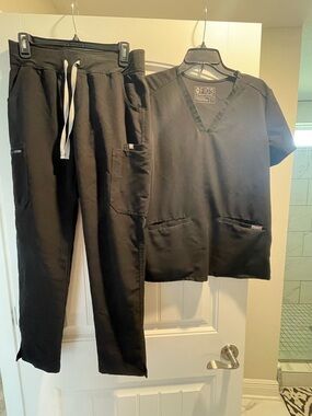 Figs Set Black Scrubs Set Yola Pants & Matching Casma Top Women's Size Small